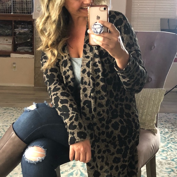 Last 1! SMALL Leopard Cardigan with pockets - Picture 3 of 4